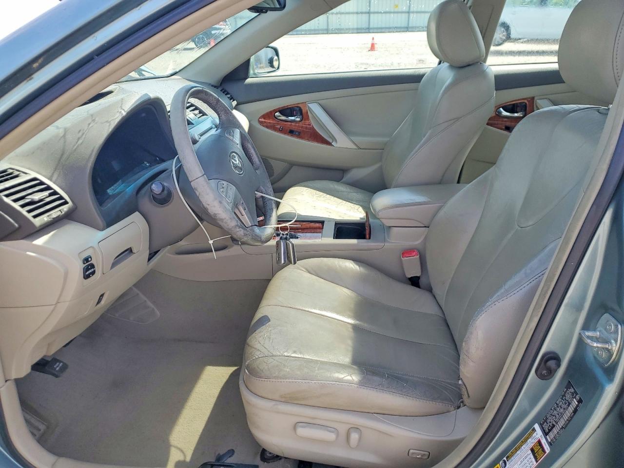 2010 TOYOTA CAMRY XLE V6 photo 7