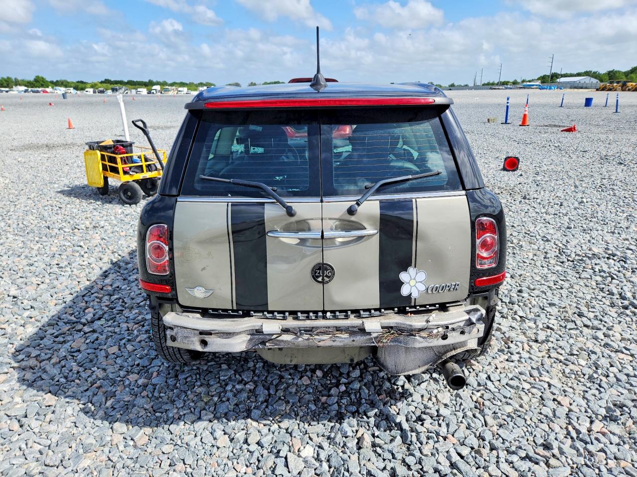 2011 MINI COOPER photo 16