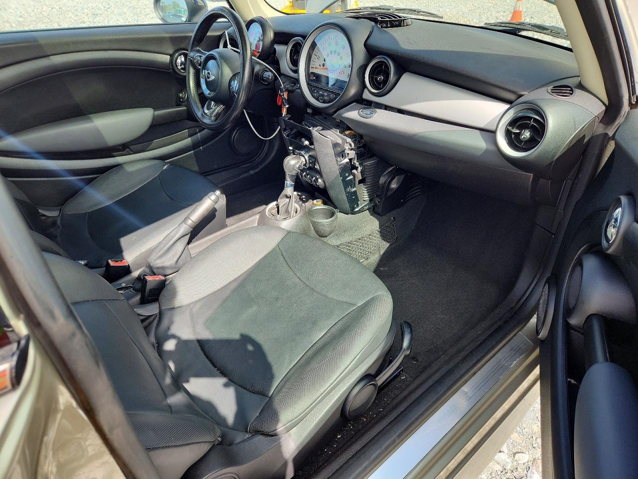 2011 MINI COOPER photo 22