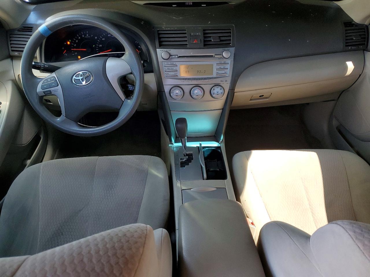 2011 TOYOTA CAMRY LE photo 22