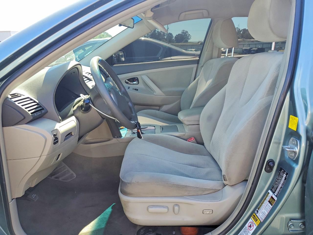 2011 TOYOTA CAMRY LE photo 19