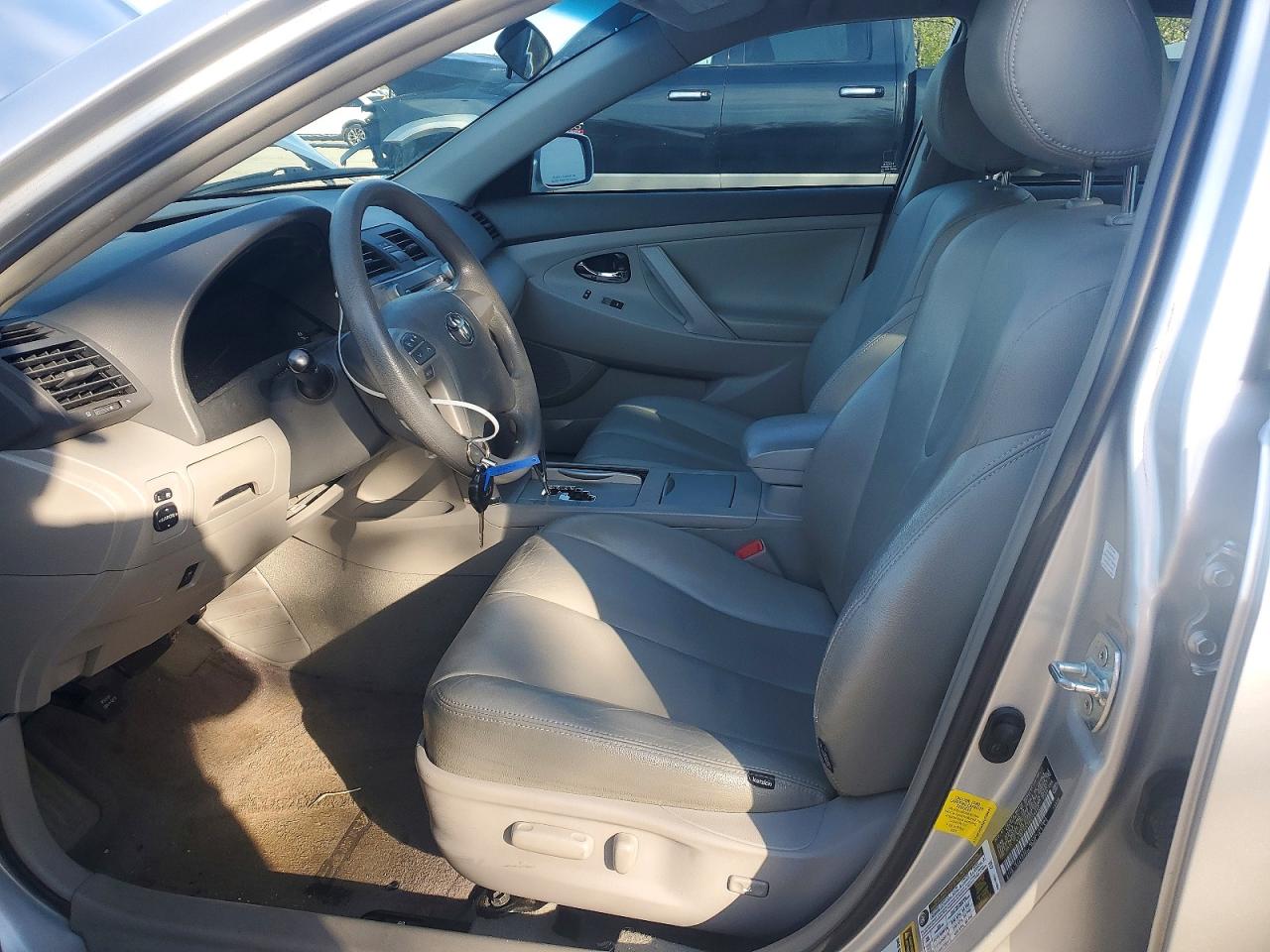 2011 TOYOTA CAMRY LE photo 7