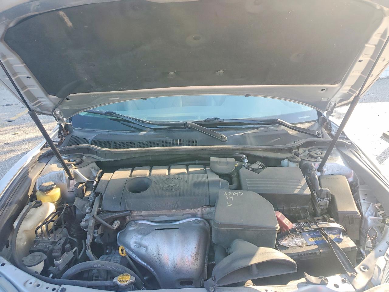 2011 TOYOTA CAMRY LE photo 11