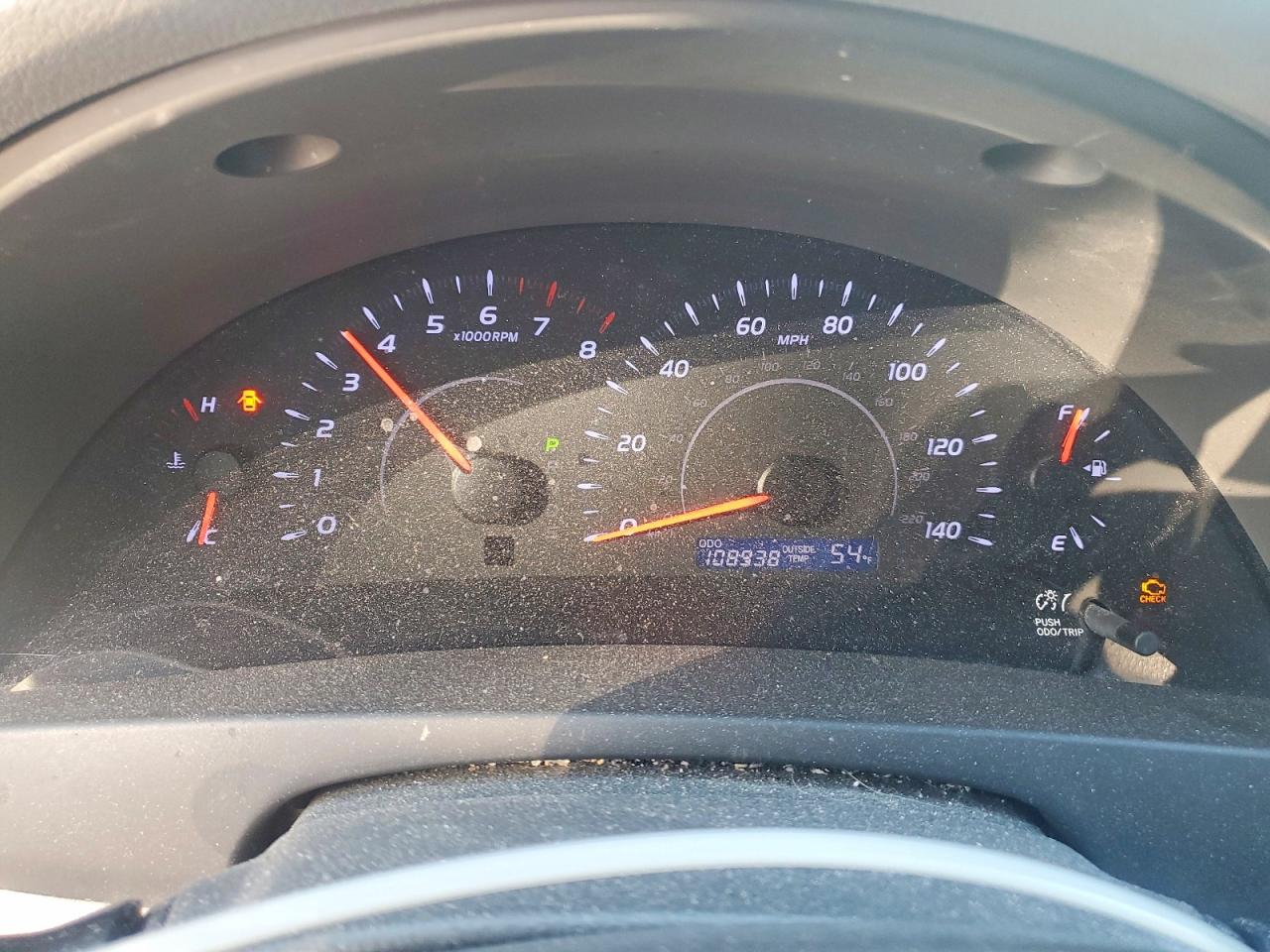 2011 TOYOTA CAMRY LE photo 9