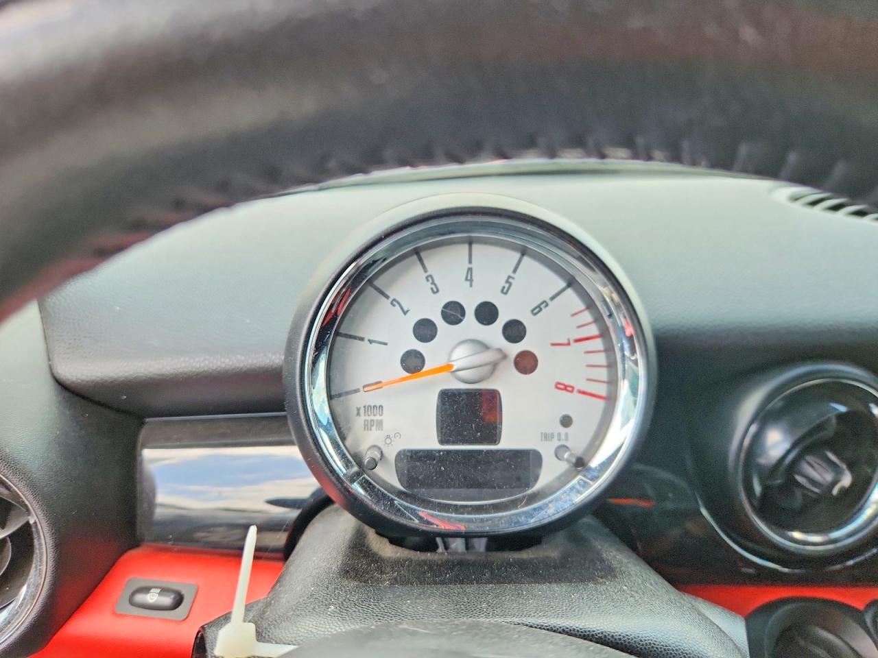 2012 MINI COOPER S photo 25