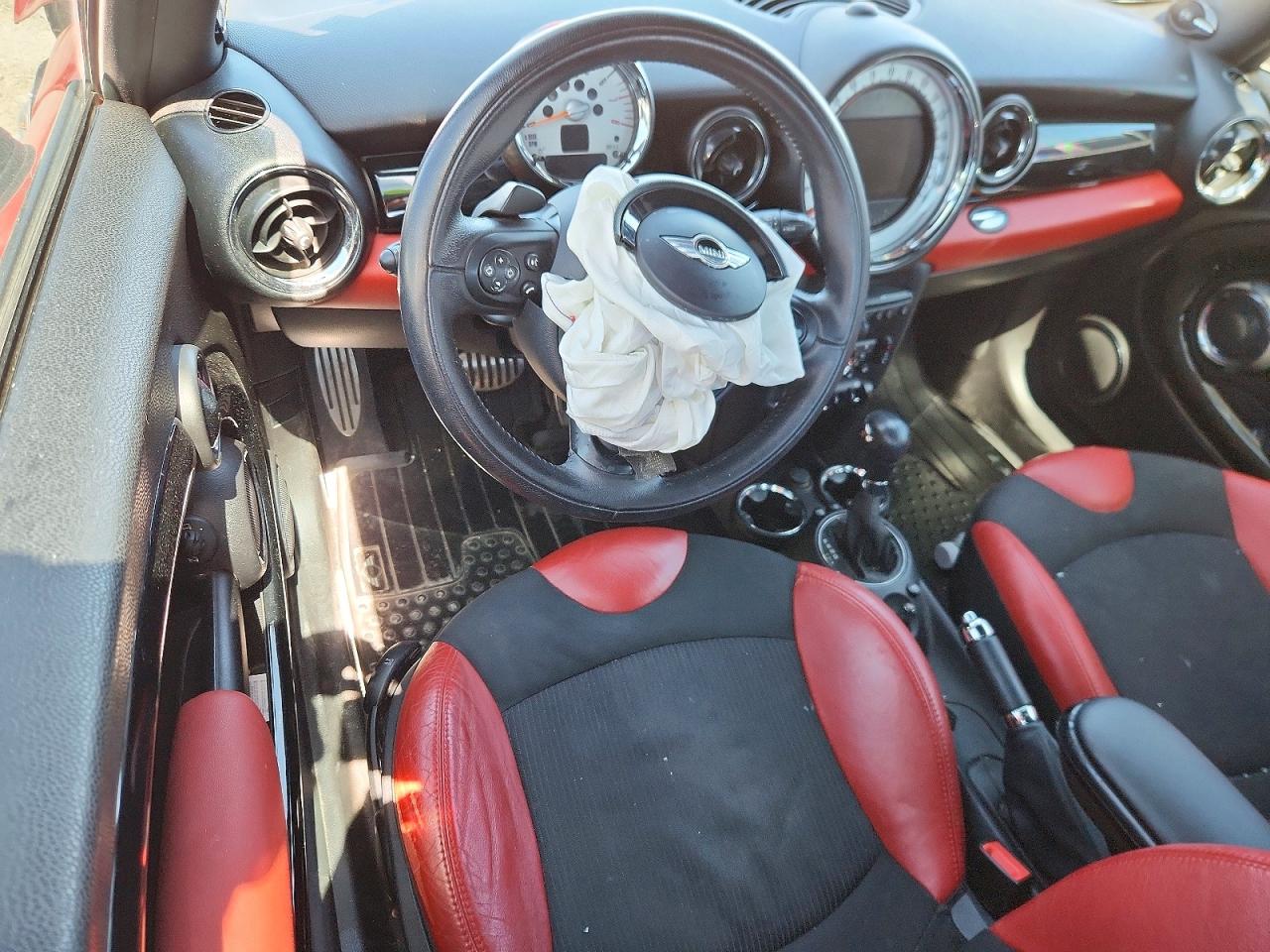2012 MINI COOPER S photo 21