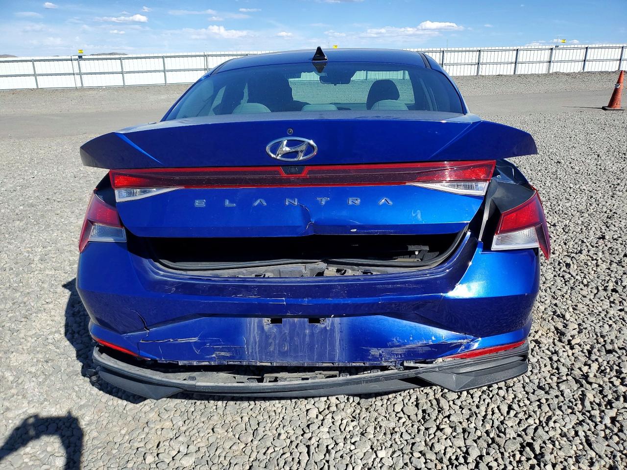 2022 HYUNDAI ELANTRA SEL photo 11