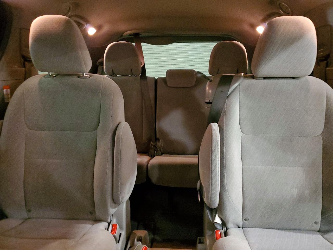 2017 TOYOTA SIENNA LE 8-PASSENGER photo 28