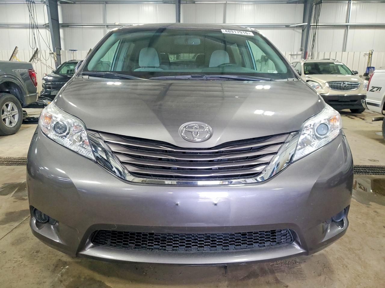 2017 TOYOTA SIENNA LE 8-PASSENGER photo 13