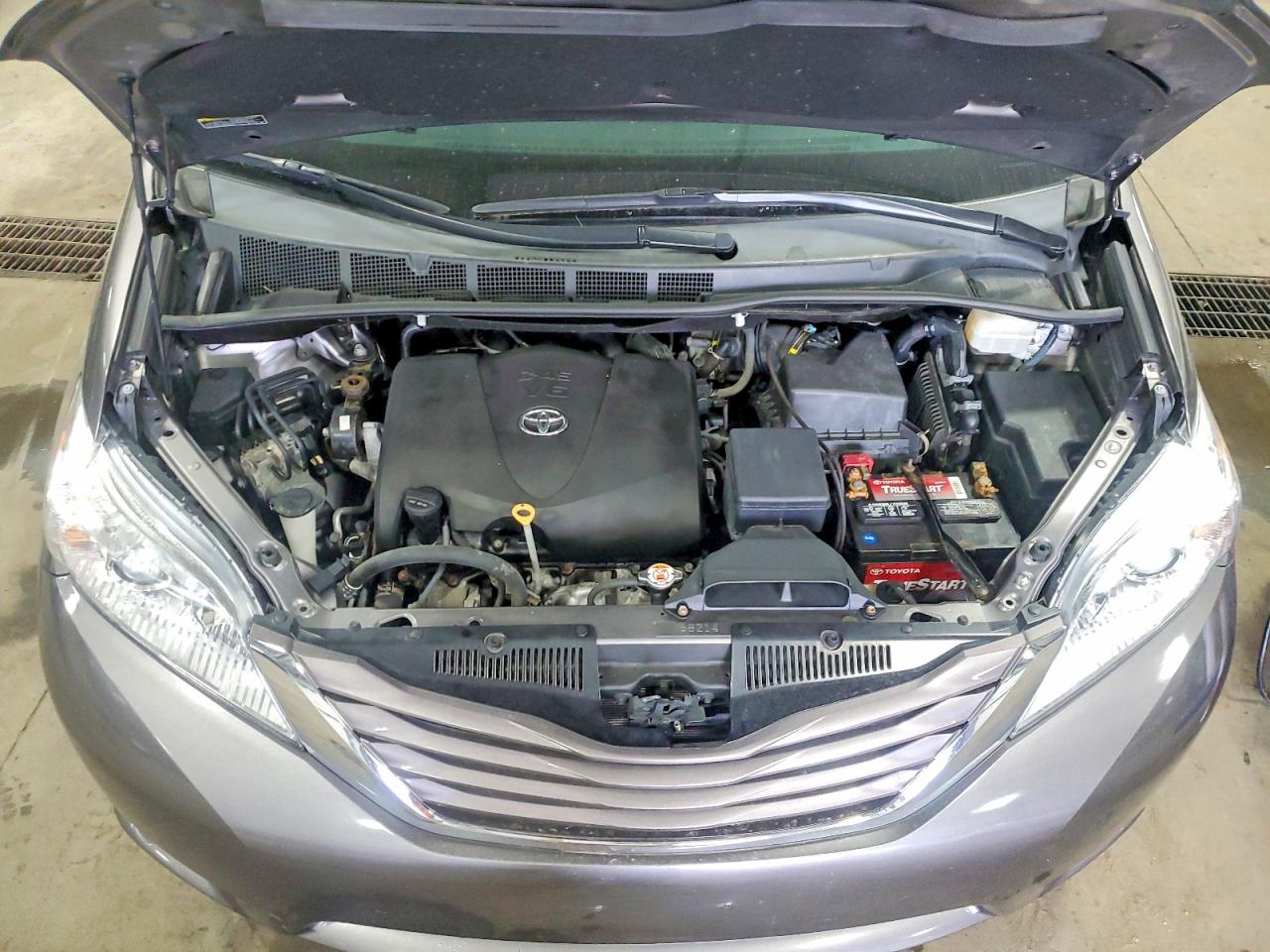 2017 TOYOTA SIENNA LE 8-PASSENGER photo 34