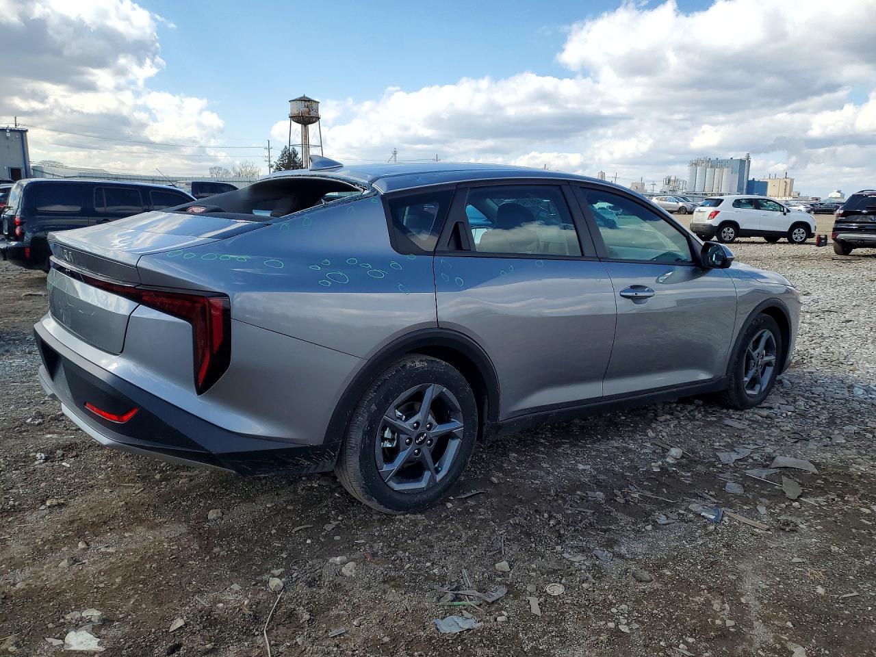 2025 KIA K4 LXS photo 3