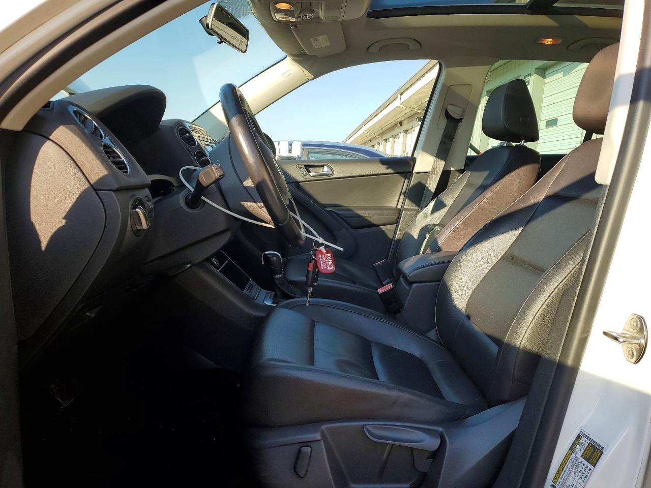 2013 VOLKSWAGEN TIGUAN S photo 19