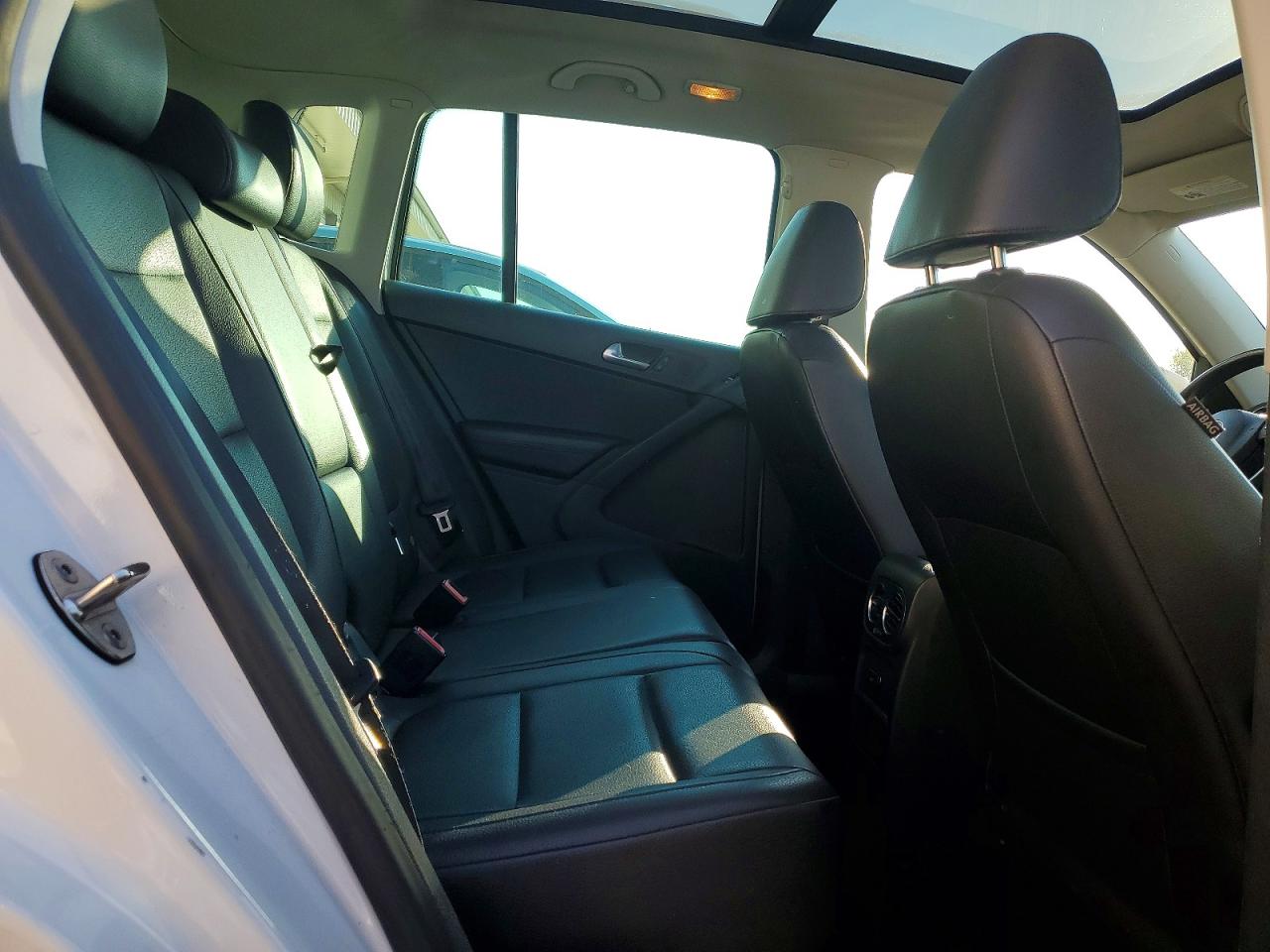 2013 VOLKSWAGEN TIGUAN S photo 31