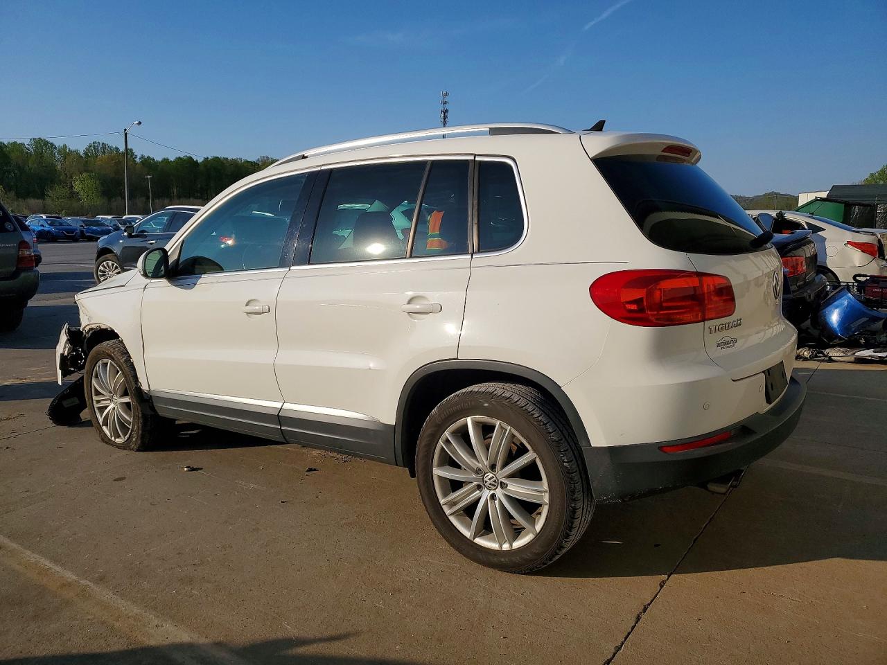2013 VOLKSWAGEN TIGUAN S photo 4