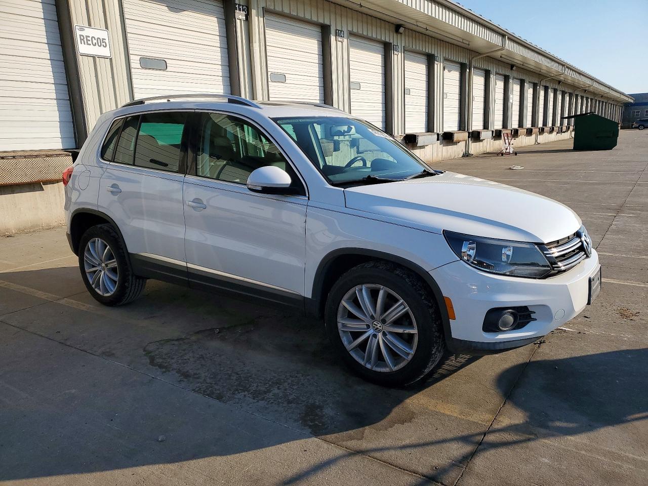 2013 VOLKSWAGEN TIGUAN S photo 10