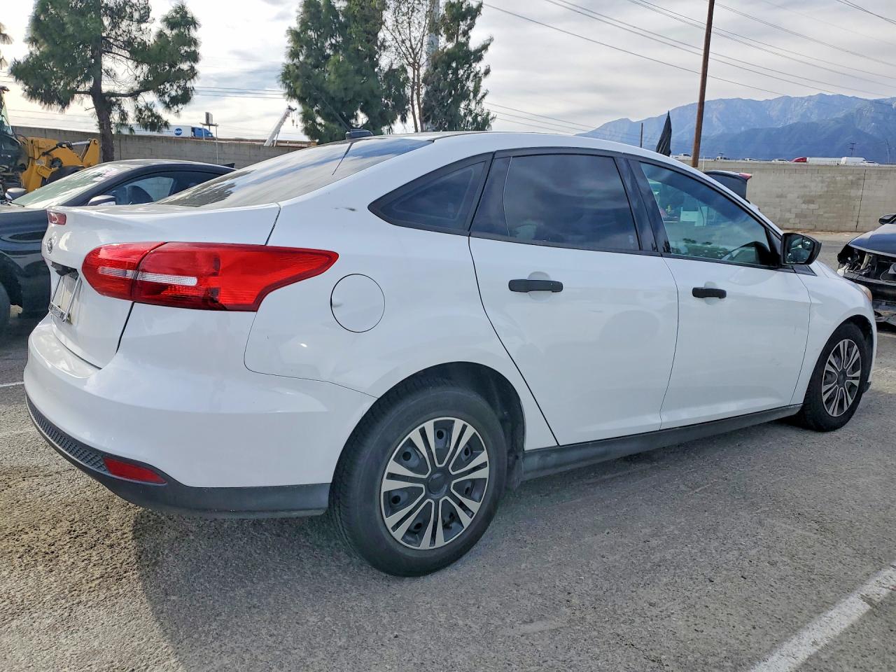 2017 FORD FOCUS S photo 5