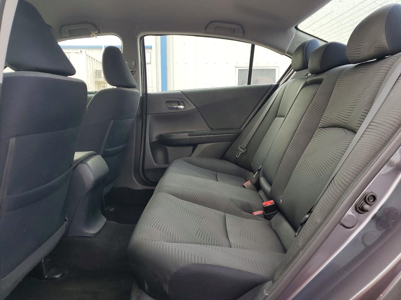 2016 HONDA ACCORD LX photo 19