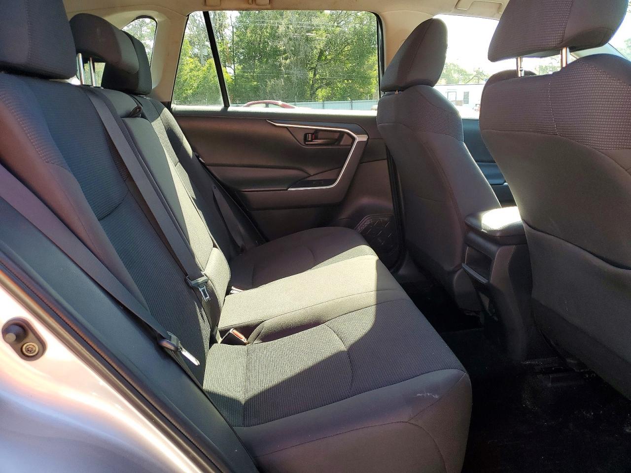 2019 TOYOTA RAV4 photo 10
