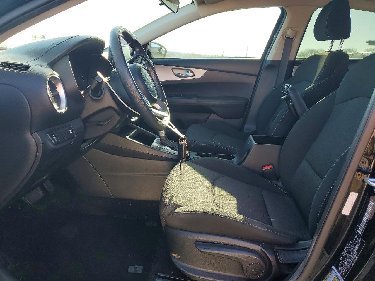 2023 KIA FORTE LXS photo 13