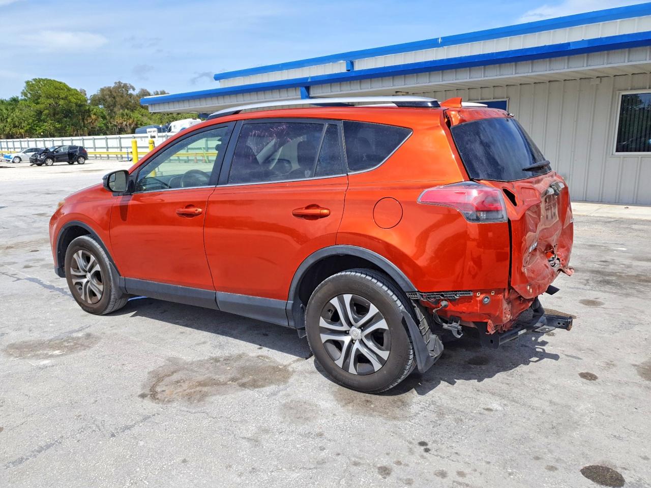 2016 TOYOTA RAV4 LE photo 4