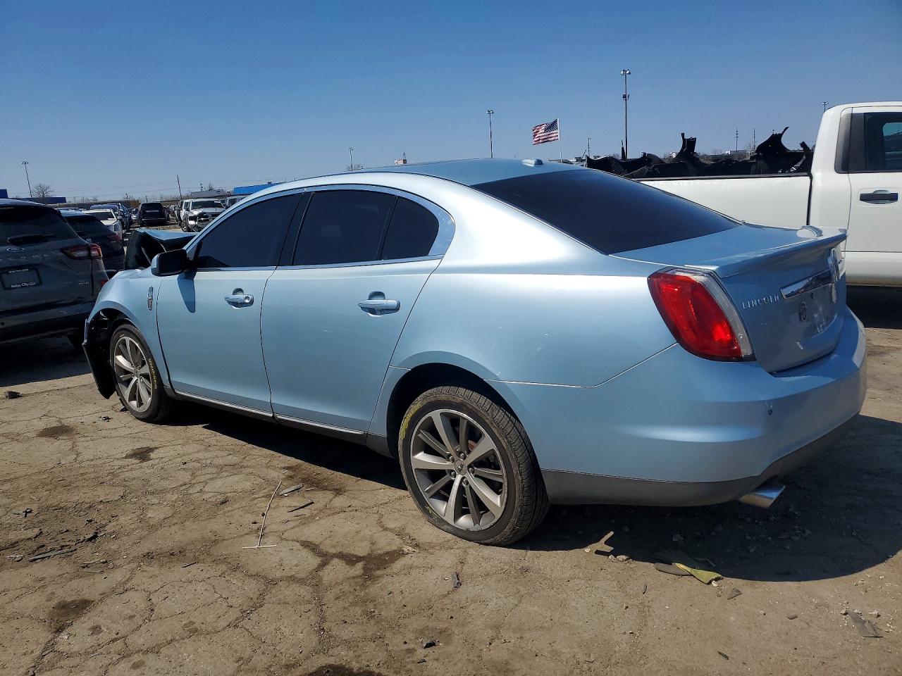 2009 LINCOLN MKS photo 3