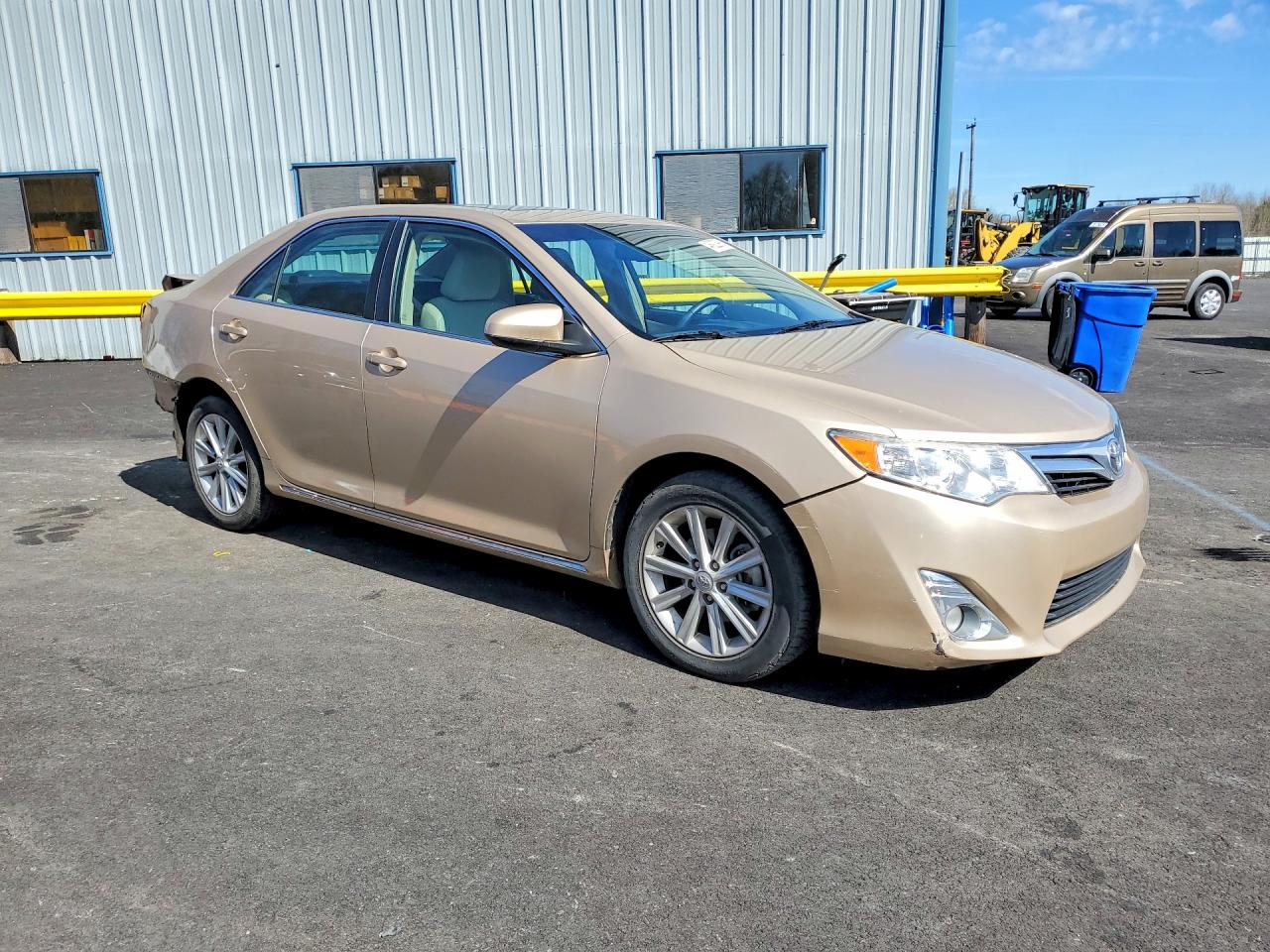 2012 TOYOTA CAMRY XLE photo 7