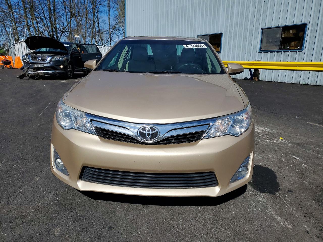 2012 TOYOTA CAMRY XLE photo 9