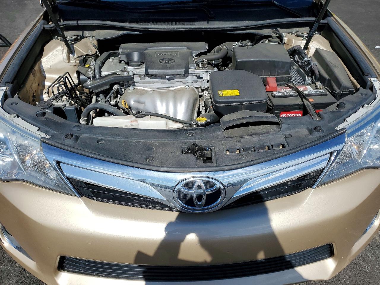 2012 TOYOTA CAMRY XLE photo 21