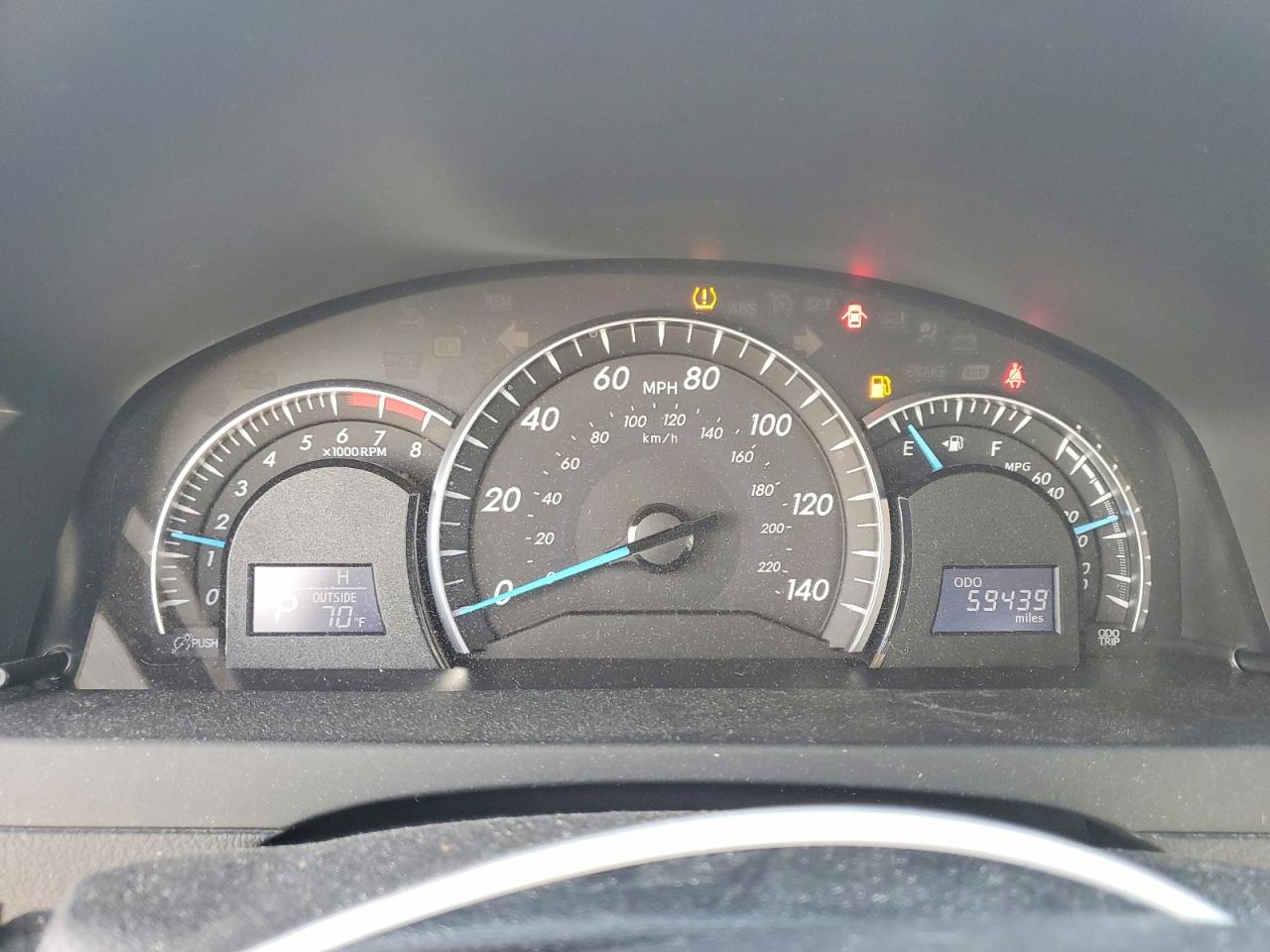 2012 TOYOTA CAMRY XLE photo 17
