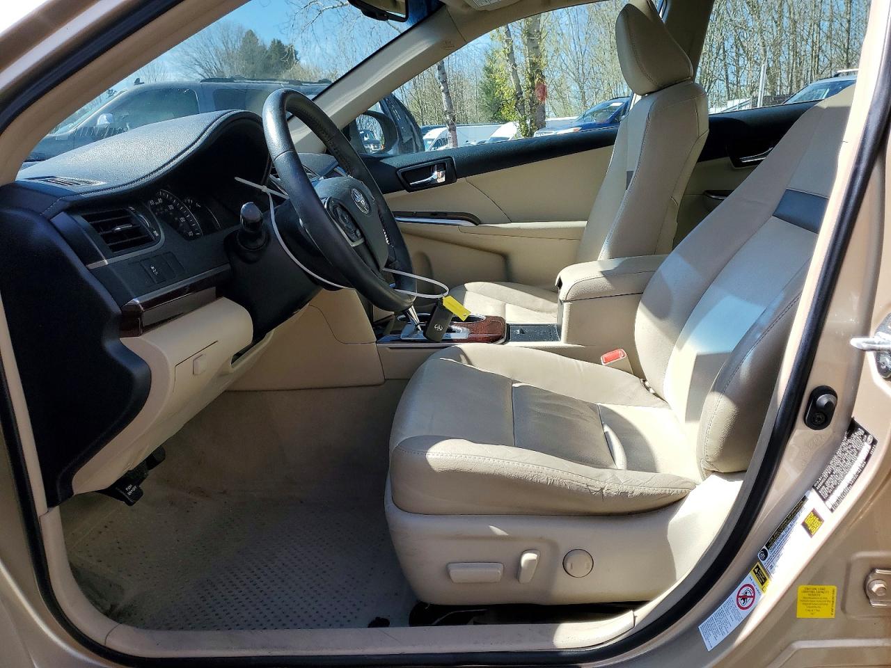 2012 TOYOTA CAMRY XLE photo 13