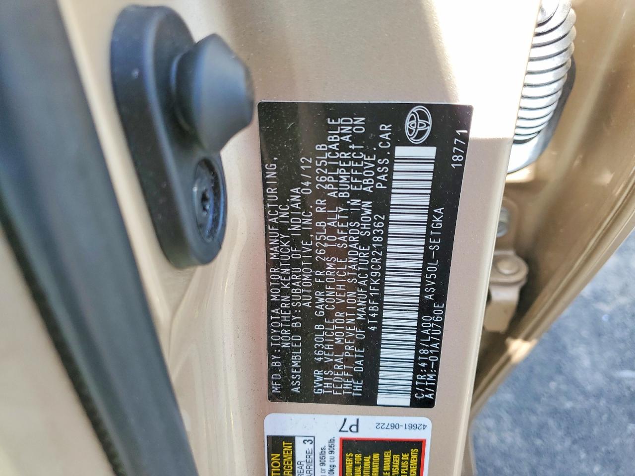 2012 TOYOTA CAMRY XLE photo 25