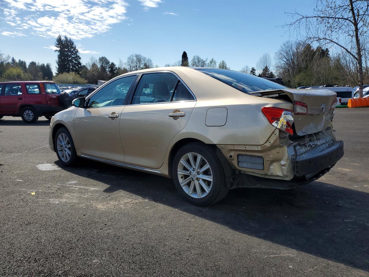 2012 TOYOTA CAMRY XLE photo 3
