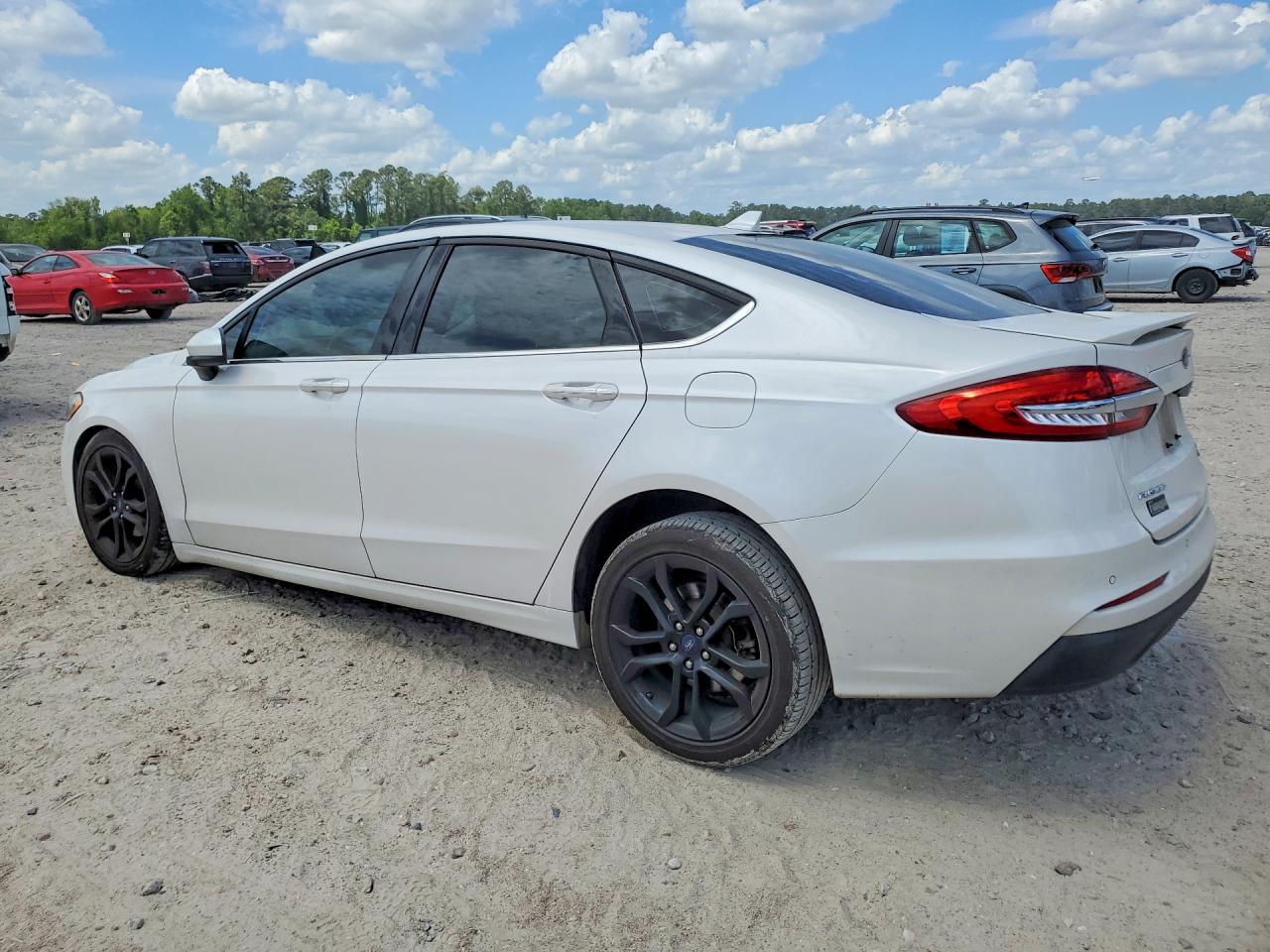2019 FORD FUSION SE photo 3