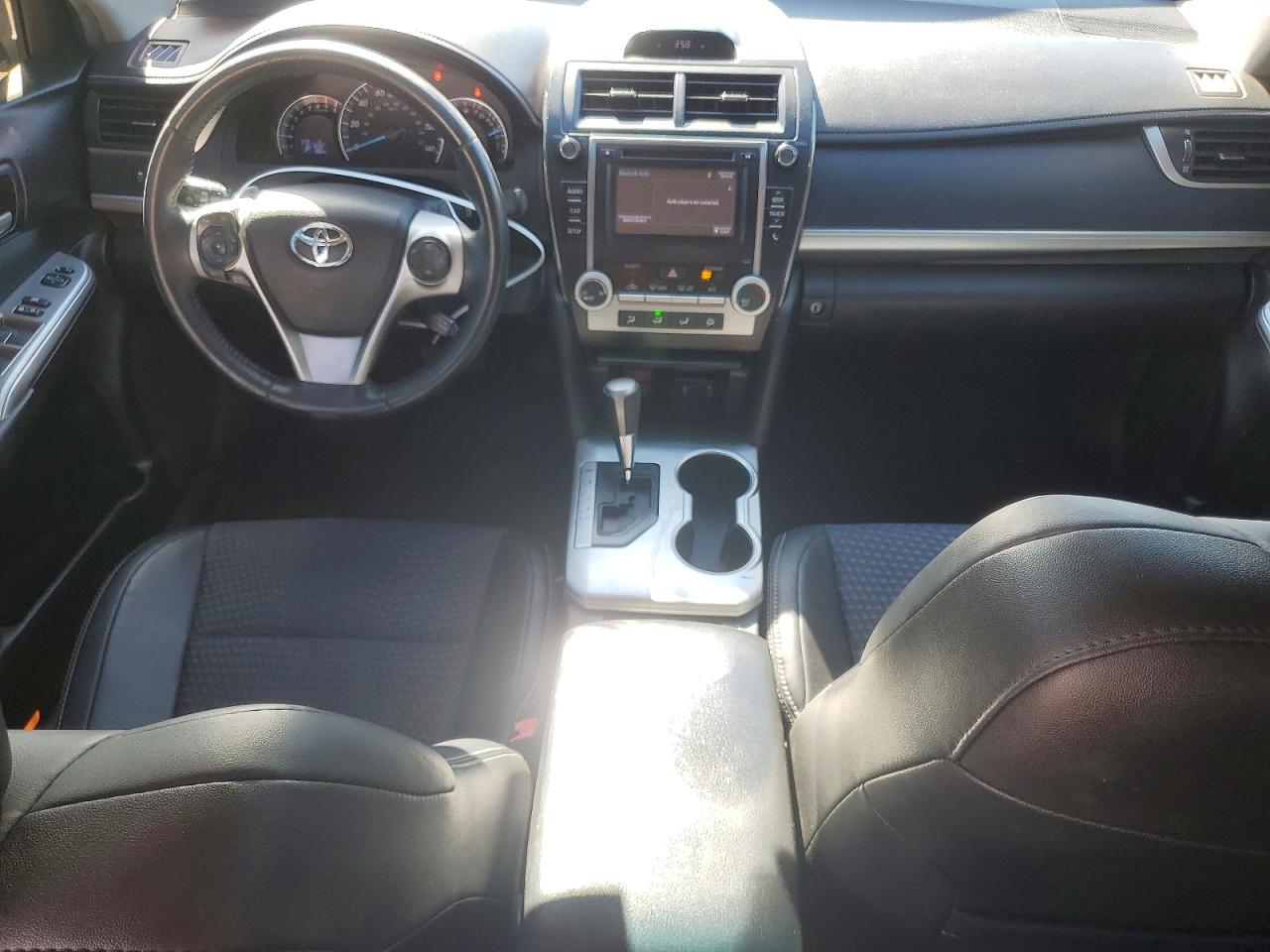 2014 TOYOTA CAMRY SE photo 22