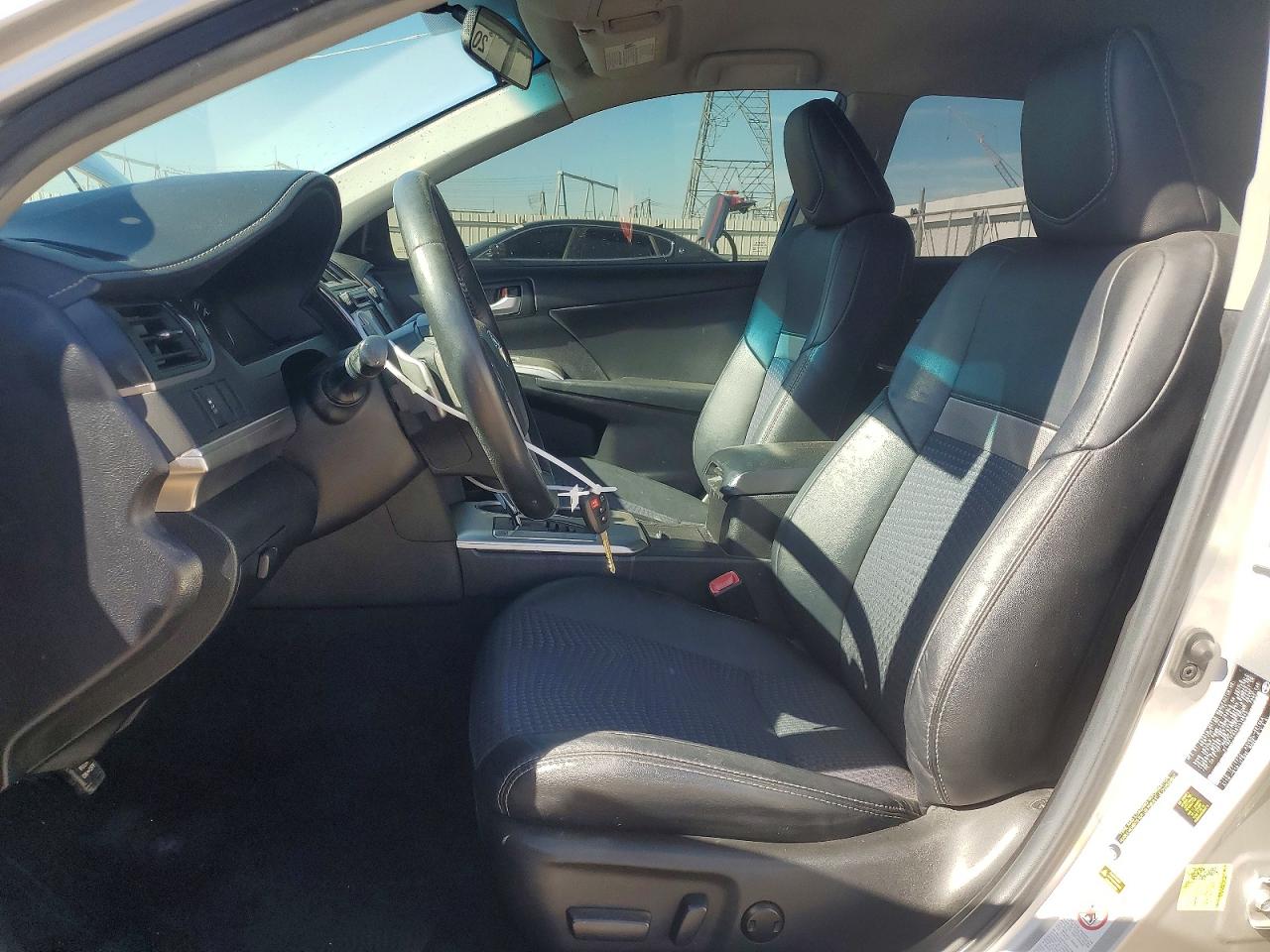 2014 TOYOTA CAMRY SE photo 19