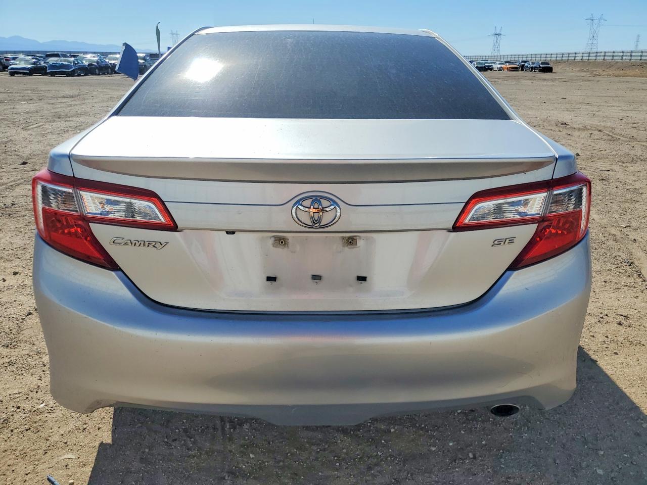 2014 TOYOTA CAMRY SE photo 16