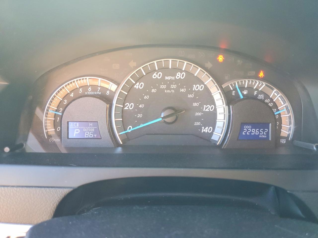 2014 TOYOTA CAMRY SE photo 25