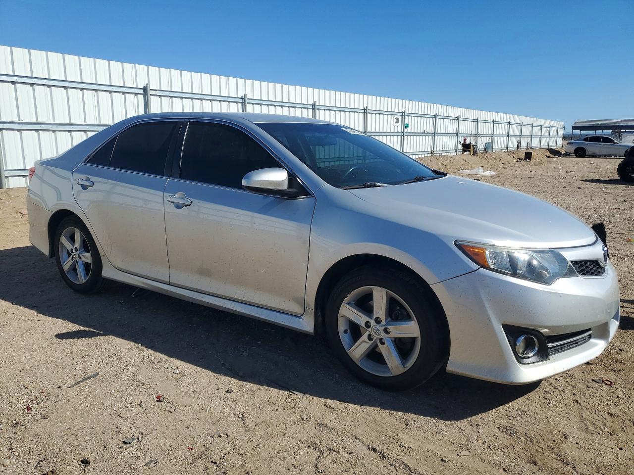 2014 TOYOTA CAMRY SE photo 10