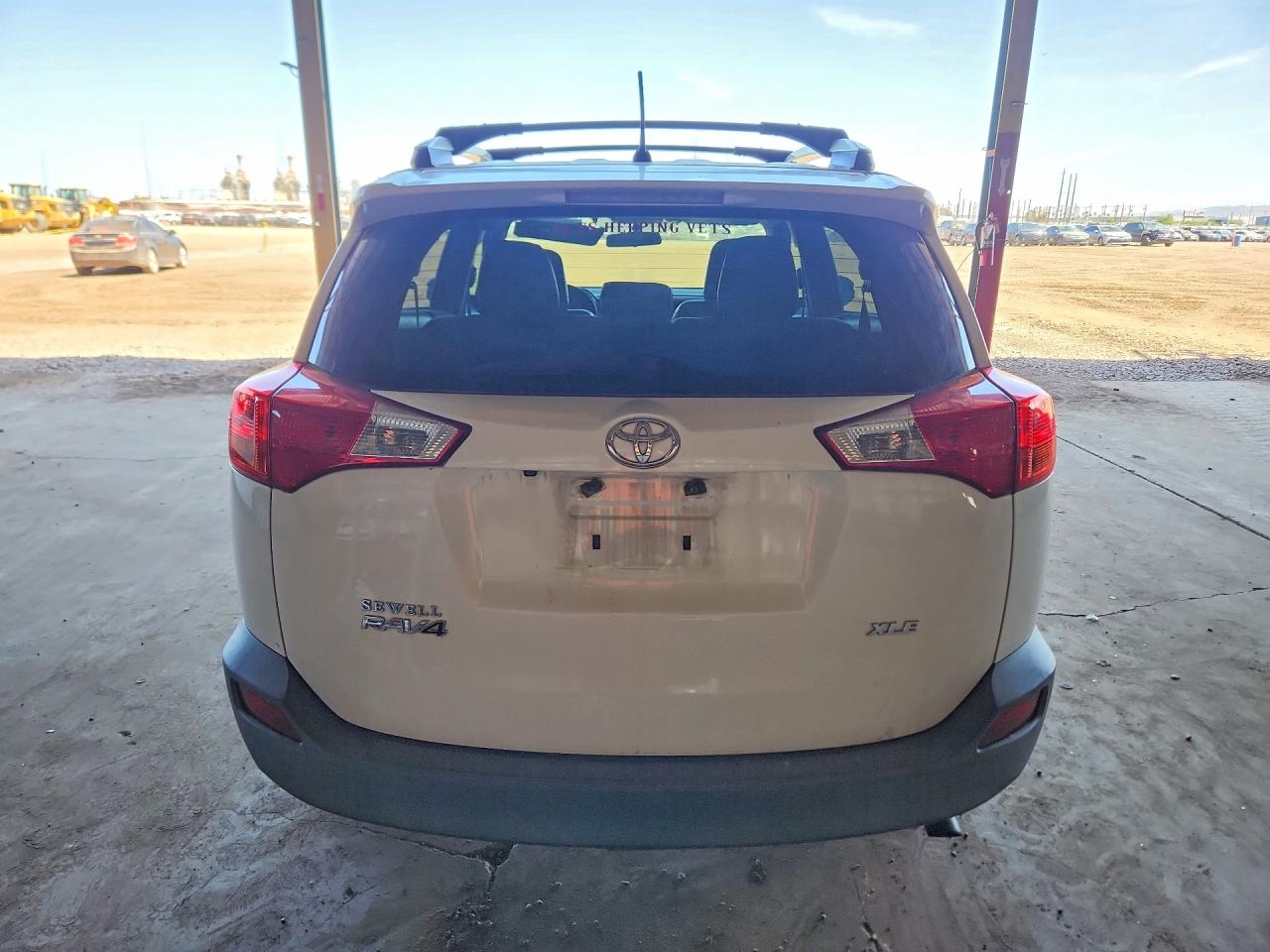2013 TOYOTA RAV4 XLE photo 16