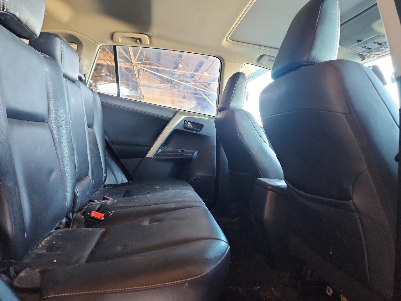 2013 TOYOTA RAV4 XLE photo 31