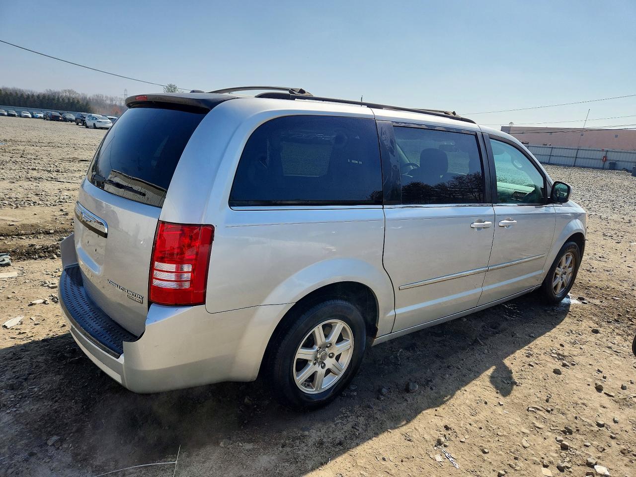 2010 CHRYSLER TOWN & COUNTRY TOURING photo 5