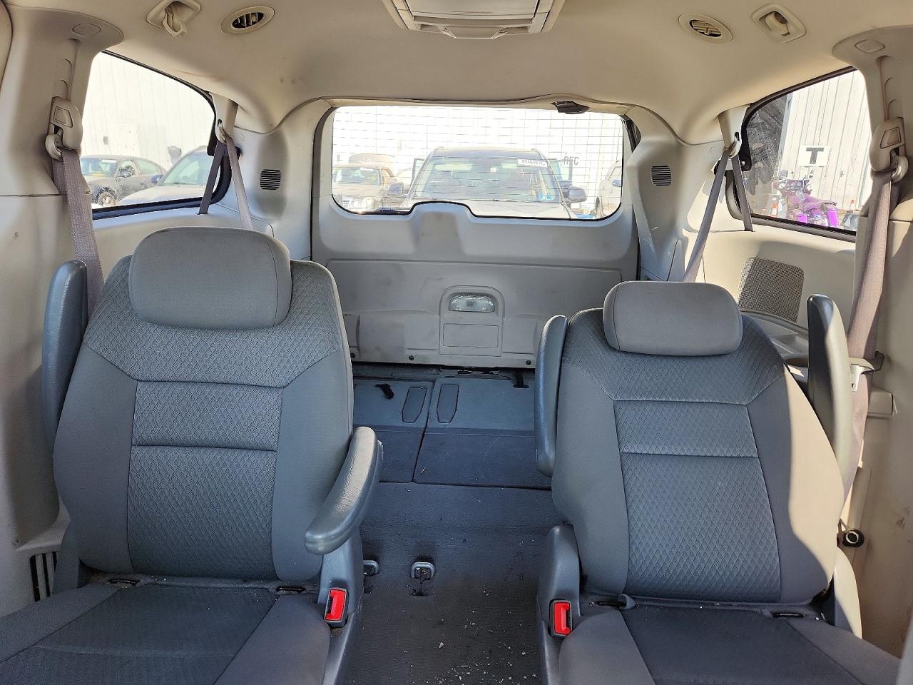 2010 CHRYSLER TOWN & COUNTRY TOURING photo 19