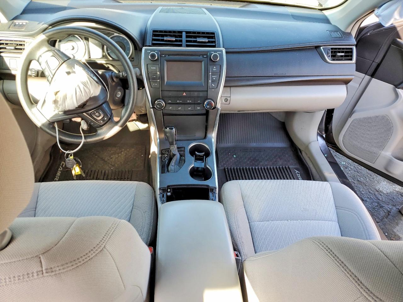 2017 TOYOTA CAMRY LE photo 15