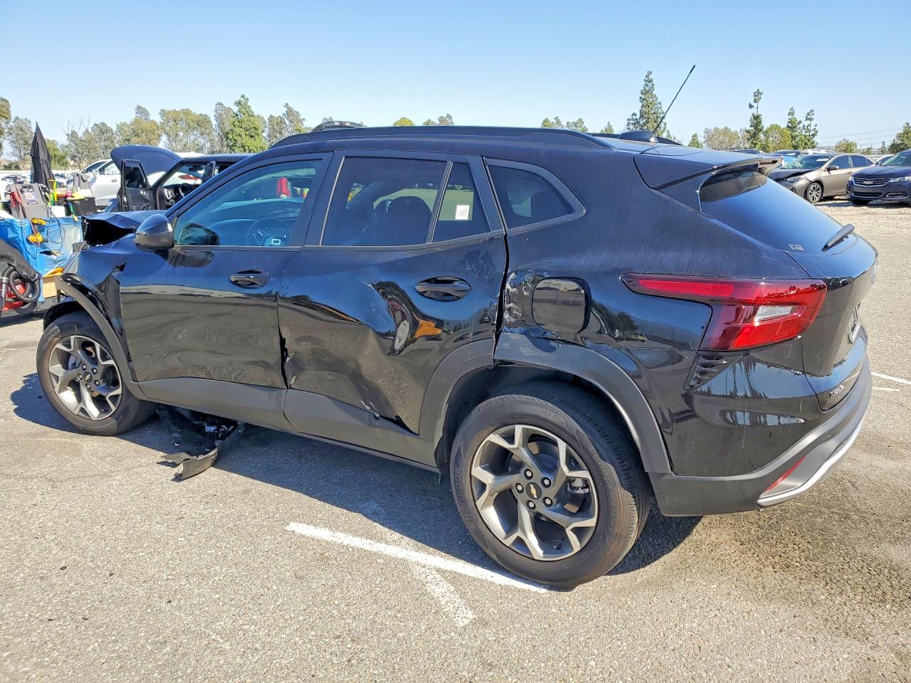 2025 CHEVROLET TRAX 1LT photo 2