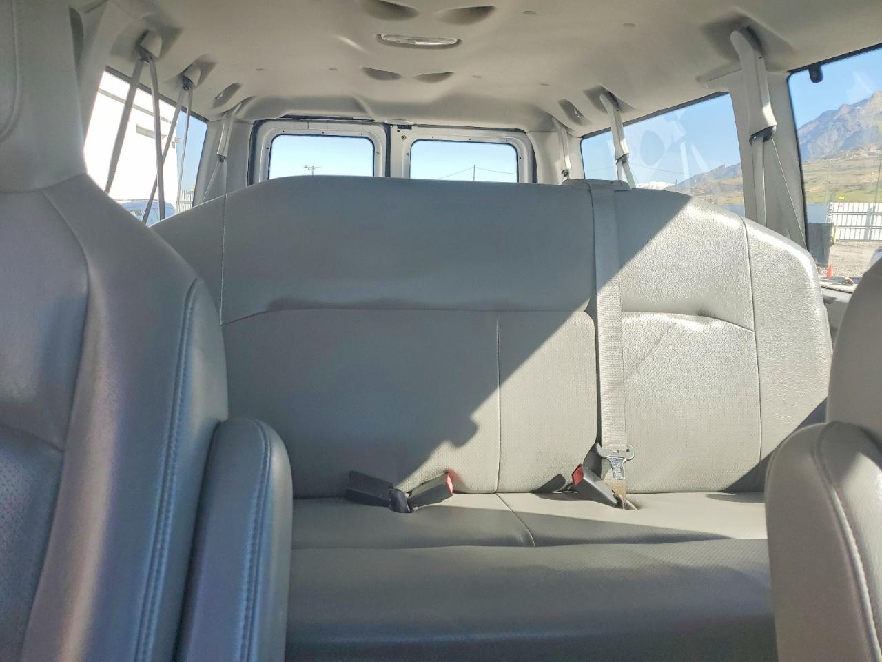2009 FORD ECONOLINE E350 SUPER DUTY WAGON photo 28
