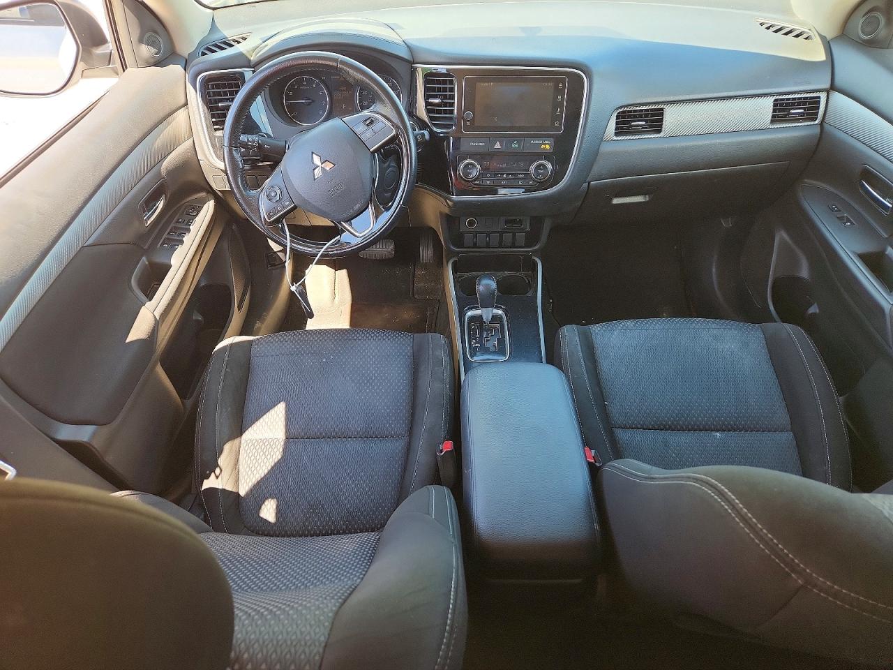 2018 MITSUBISHI OUTLANDER SE photo 15