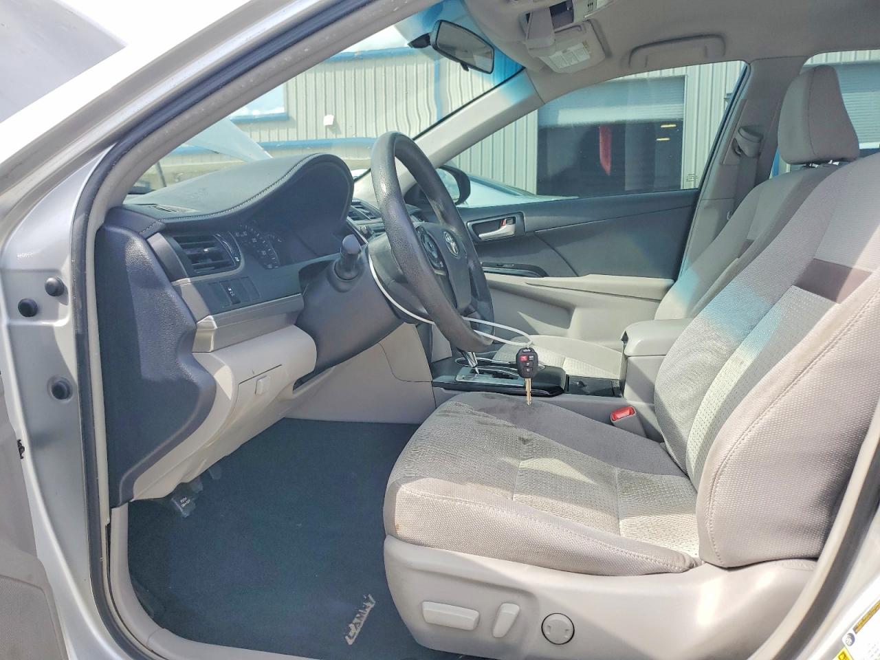 2014 TOYOTA CAMRY LE photo 13