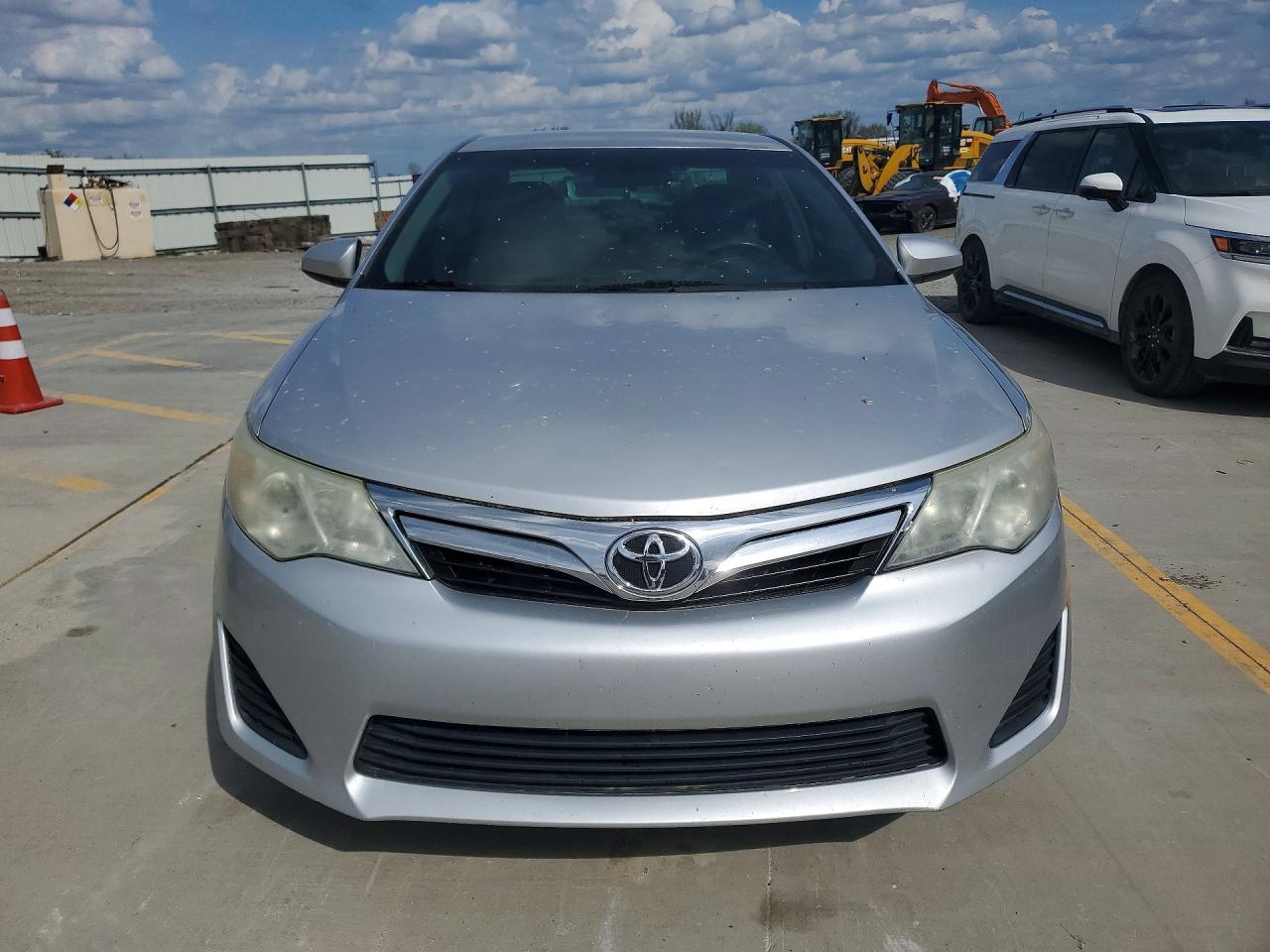 2014 TOYOTA CAMRY LE photo 9