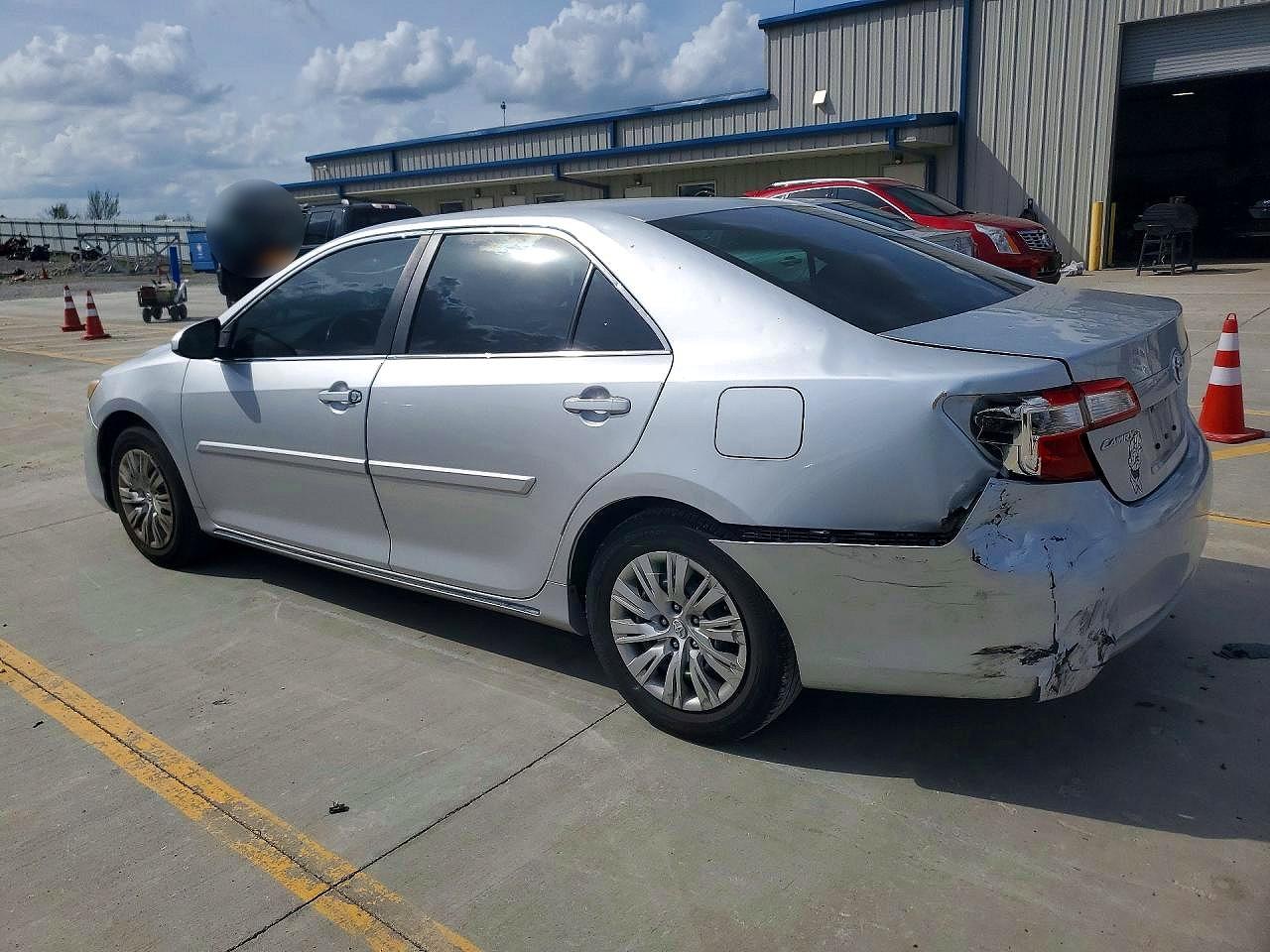 2014 TOYOTA CAMRY LE photo 3