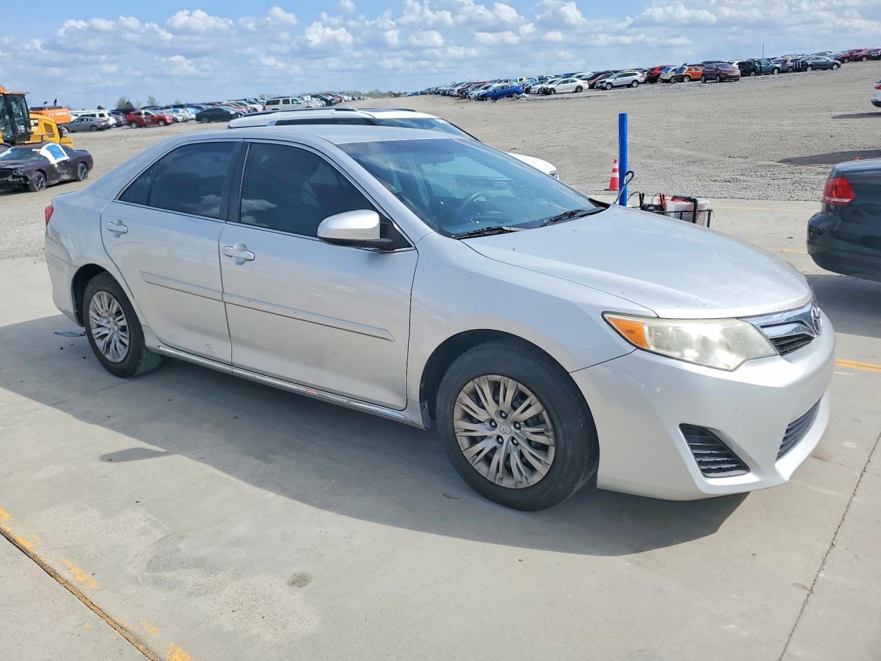 2014 TOYOTA CAMRY LE photo 7
